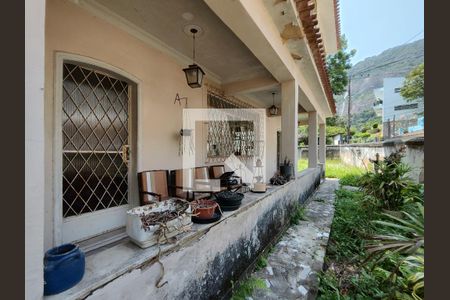 Casa à venda com 300m², 4 quartos e 4 vagasEntrada