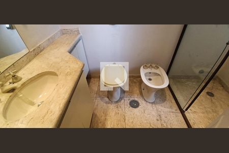 Apartamento à venda com 209m², 4 quartos e 4 vagasBanheiro da Suíte 1