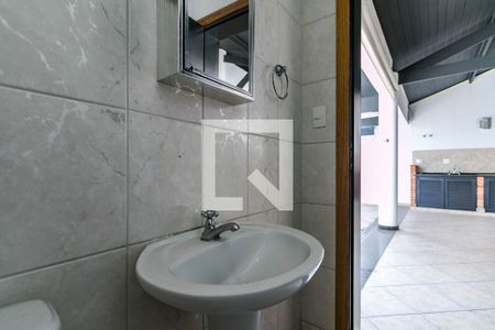 Casa para alugar com 297m², 3 quartos e 2 vagasBanheiro 