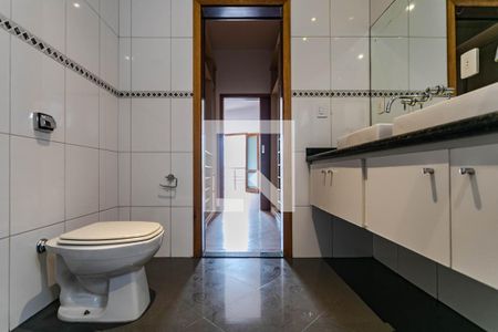 Casa para alugar com 297m², 3 quartos e 2 vagasBanheiro - Quarto 1 - Suíte