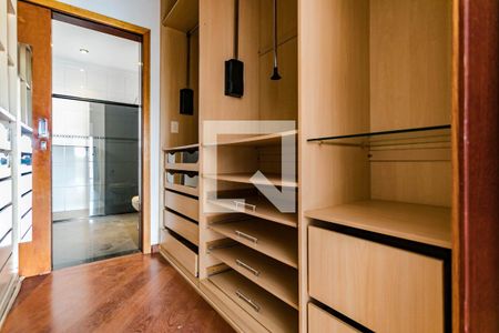Casa para alugar com 297m², 3 quartos e 2 vagasCloset - Quarto 1 - Suíte