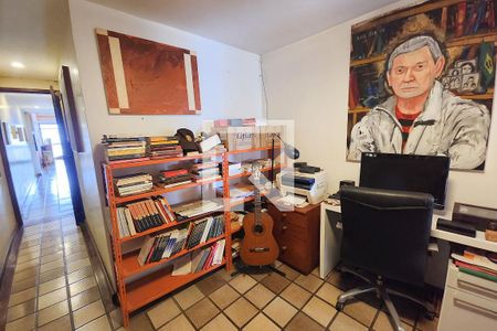 Apartamento à venda com 137m², 3 quartos e 2 vagasEscritório