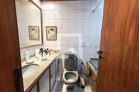 Apartamento à venda com 137m², 3 quartos e 2 vagasBanheiro da Suíte
