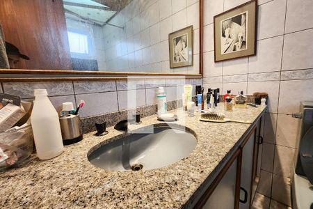 Apartamento à venda com 137m², 3 quartos e 2 vagasBanheiro da Suíte