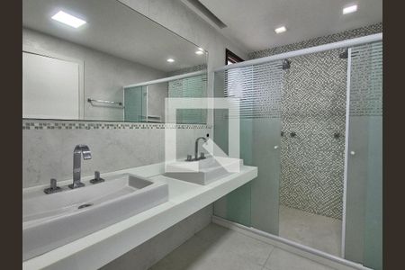 Apartamento à venda com 301m², 4 quartos e 3 vagasBanheiro da Suíte