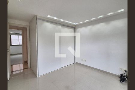 Apartamento à venda com 301m², 4 quartos e 3 vagasQuarto 2