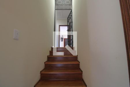 Casa à venda com 650m², 4 quartos e 3 vagasEscada