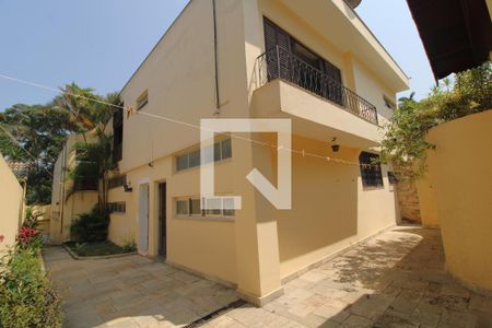 Casa à venda com 650m², 4 quartos e 3 vagasFundos da casa