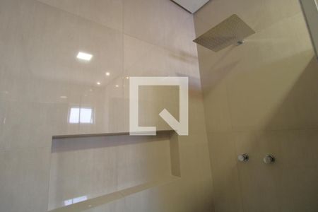 Casa à venda com 650m², 4 quartos e 3 vagasChuveiro banheiro da suíte 1