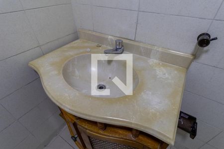 Casa para alugar com 120m², 3 quartos e 1 vaga Casa para alugar com 120m², 3 quartos e 1 vagaBanheiro Social