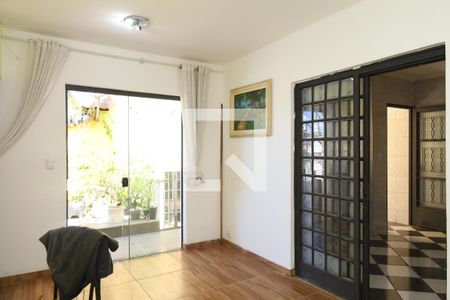 Casa à venda com 350m², 3 quartos e 3 vagasEdícula - Sala