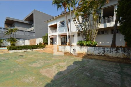 Casa para alugar com 660m², 4 quartos e 5 vagas Casa para alugar com 660m², 4 quartos e 5 vagasÁrea piscina