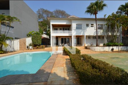 Casa para alugar com 660m², 4 quartos e 5 vagas Casa para alugar com 660m², 4 quartos e 5 vagasÁrea piscina