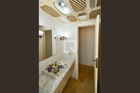 Casa para alugar com 660m², 4 quartos e 5 vagas Casa para alugar com 660m², 4 quartos e 5 vagasBanheiro social