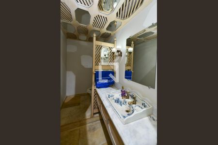 Casa para alugar com 660m², 4 quartos e 5 vagas Casa para alugar com 660m², 4 quartos e 5 vagasBanheiro social