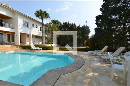 Casa para alugar com 660m², 4 quartos e 5 vagas Casa para alugar com 660m², 4 quartos e 5 vagasÁrea piscina