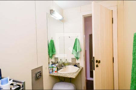 Casa para alugar com 660m², 4 quartos e 5 vagas Casa para alugar com 660m², 4 quartos e 5 vagasBanheiro social