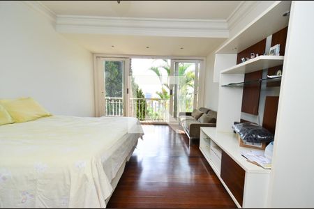 Casa para alugar com 660m², 4 quartos e 5 vagas Casa para alugar com 660m², 4 quartos e 5 vagasSuíte 3