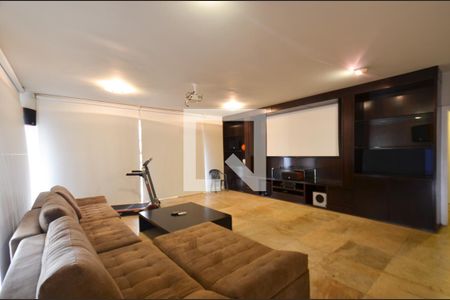 Casa para alugar com 660m², 4 quartos e 5 vagas Casa para alugar com 660m², 4 quartos e 5 vagasSala cinema