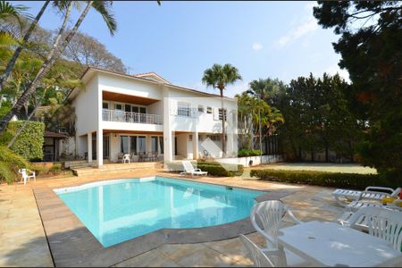 Casa para alugar com 660m², 4 quartos e 5 vagas Casa para alugar com 660m², 4 quartos e 5 vagasÁrea piscina