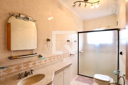 Casa à venda com 220m², 3 quartos e 5 vagasBanheiro do Quarto 1