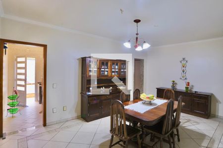 Casa à venda com 220m², 3 quartos e 5 vagasCopa