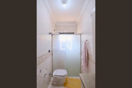 Casa à venda com 220m², 3 quartos e 5 vagasBanheiro do Quarto 2