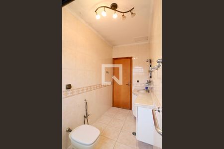 Casa à venda com 220m², 3 quartos e 5 vagasBanheiro do Quarto 1