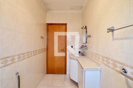 Casa à venda com 220m², 3 quartos e 5 vagasBanheiro do Quarto 1