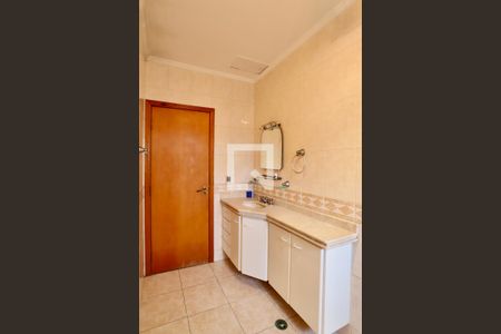 Casa à venda com 220m², 3 quartos e 5 vagasBanheiro do Quarto 1