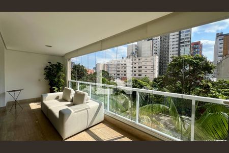 Apartamento à venda com 140m², 3 quartos e 2 vagas Apartamento à venda com 140m², 3 quartos e 2 vagasVaranda