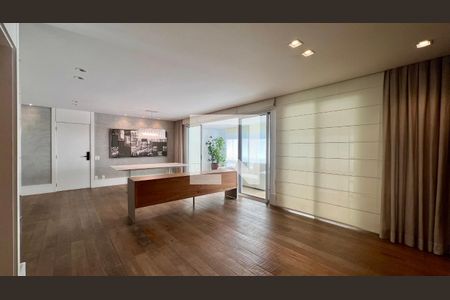 Apartamento à venda com 140m², 3 quartos e 2 vagas Apartamento à venda com 140m², 3 quartos e 2 vagasSala de TV