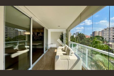 Apartamento à venda com 140m², 3 quartos e 2 vagas Apartamento à venda com 140m², 3 quartos e 2 vagasVaranda