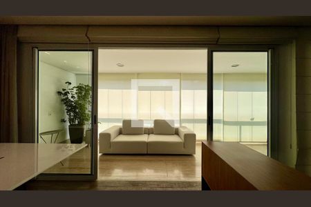 Apartamento à venda com 140m², 3 quartos e 2 vagas Apartamento à venda com 140m², 3 quartos e 2 vagasVaranda