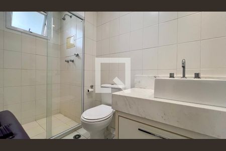 Apartamento à venda com 140m², 3 quartos e 2 vagas Apartamento à venda com 140m², 3 quartos e 2 vagasBanheiro da Suíte 1