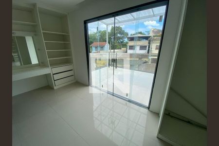 Casa de condomínio à venda com 200m², 6 quartos e 2 vagas Casa de condomínio à venda com 200m², 6 quartos e 2 vagasQuarto