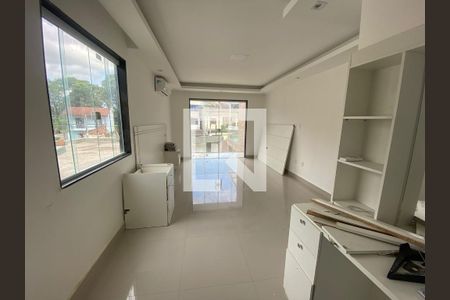 Casa de condomínio à venda com 200m², 6 quartos e 2 vagas Casa de condomínio à venda com 200m², 6 quartos e 2 vagasQuarto