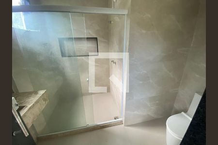 Casa de condomínio à venda com 200m², 6 quartos e 2 vagas Casa de condomínio à venda com 200m², 6 quartos e 2 vagasBanheiro