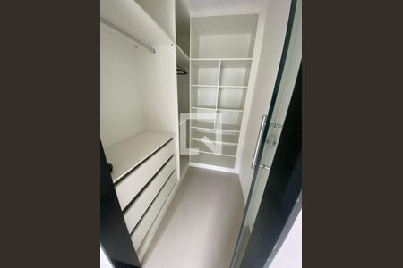 Casa de condomínio à venda com 200m², 6 quartos e 2 vagas Casa de condomínio à venda com 200m², 6 quartos e 2 vagasQuarto