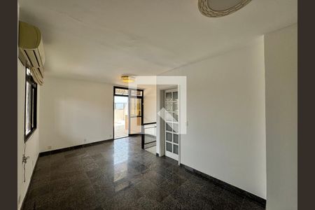 Apartamento à venda com 360m², 3 quartos e 3 vagas Apartamento à venda com 360m², 3 quartos e 3 vagasSala (Segundo andar)