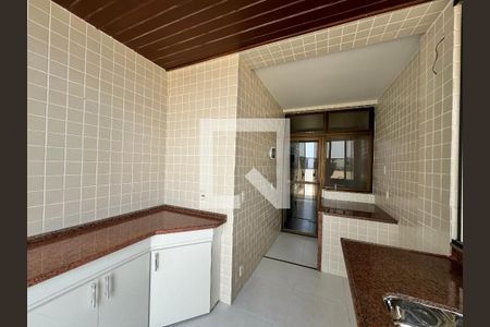 Apartamento à venda com 360m², 3 quartos e 3 vagas Apartamento à venda com 360m², 3 quartos e 3 vagasCozinha (Segundo andar)