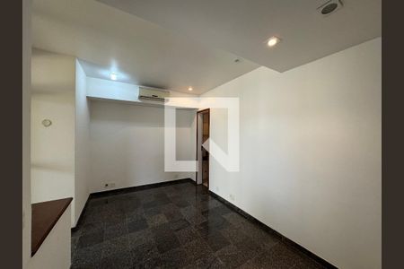 Apartamento à venda com 360m², 3 quartos e 3 vagas Apartamento à venda com 360m², 3 quartos e 3 vagasSuíte 2