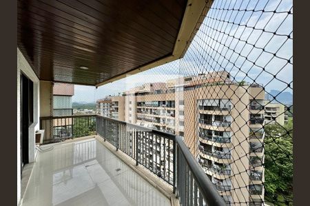 Apartamento à venda com 360m², 3 quartos e 3 vagas Apartamento à venda com 360m², 3 quartos e 3 vagasSuíte 1 - Varanda