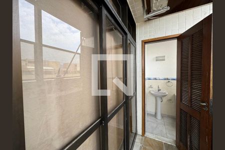 Apartamento à venda com 360m², 3 quartos e 3 vagas Apartamento à venda com 360m², 3 quartos e 3 vagasTerraço - Lavabo