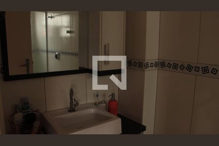 Banheiro de apartamento para alugar com 1 quarto, 37m² em Floresta, Porto Alegre