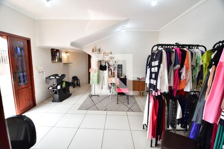 Casa à venda com 287m², 3 quartos e 6 vagasEscritório