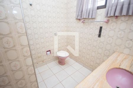 Casa para alugar com 398m², 5 quartos e 4 vagasBanheiro da Suíte 1