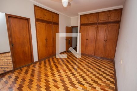 Casa para alugar com 398m², 5 quartos e 4 vagasSuíte 1