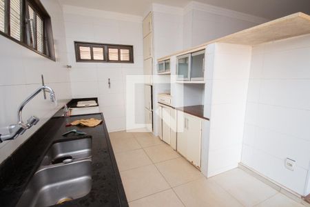 Casa para alugar com 398m², 5 quartos e 4 vagasCozinha