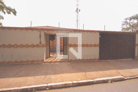 Casa para alugar com 450m², 5 quartos e sem vagaFachada